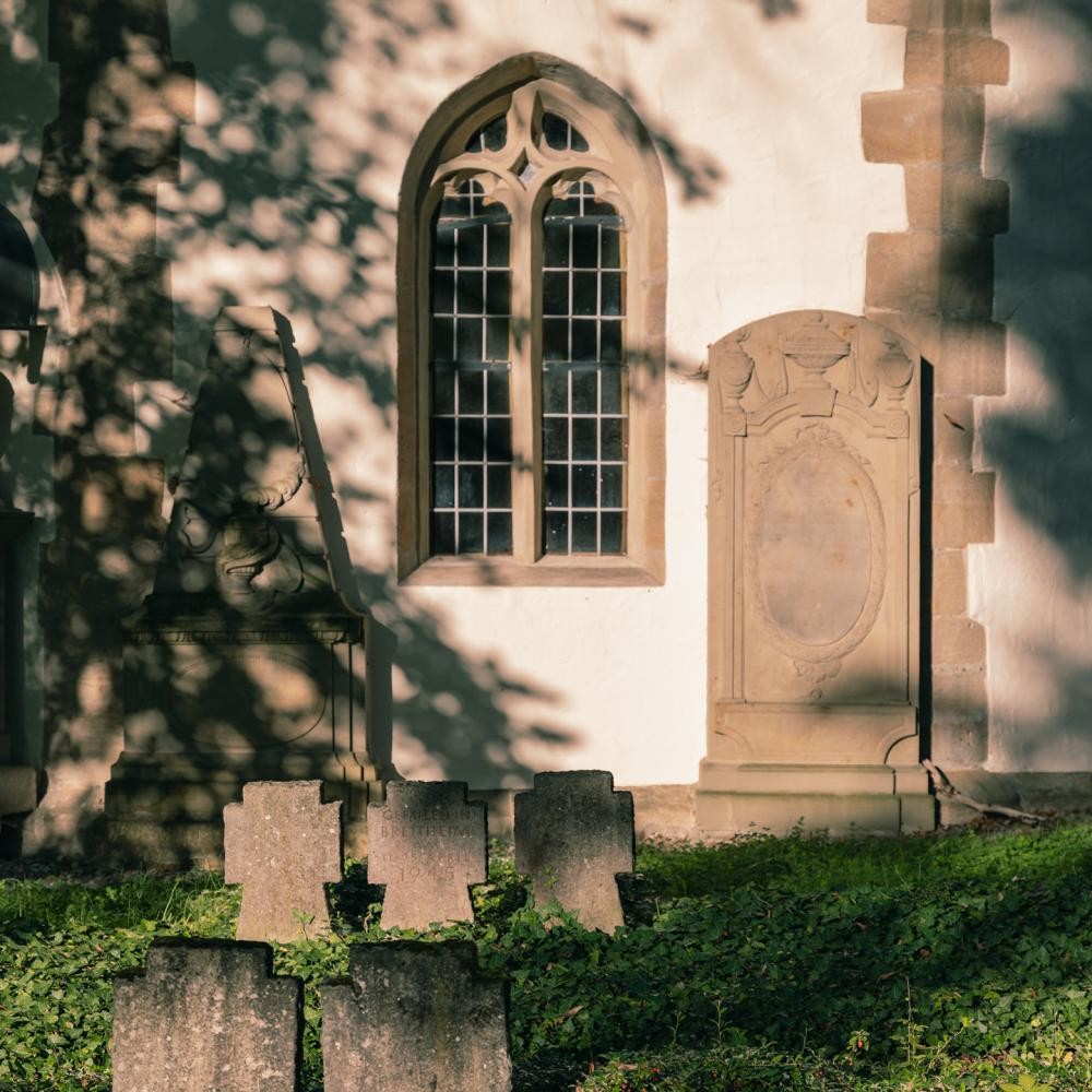 Blick von oben auf den Rathausturm und die Liebfrauenkapelle
